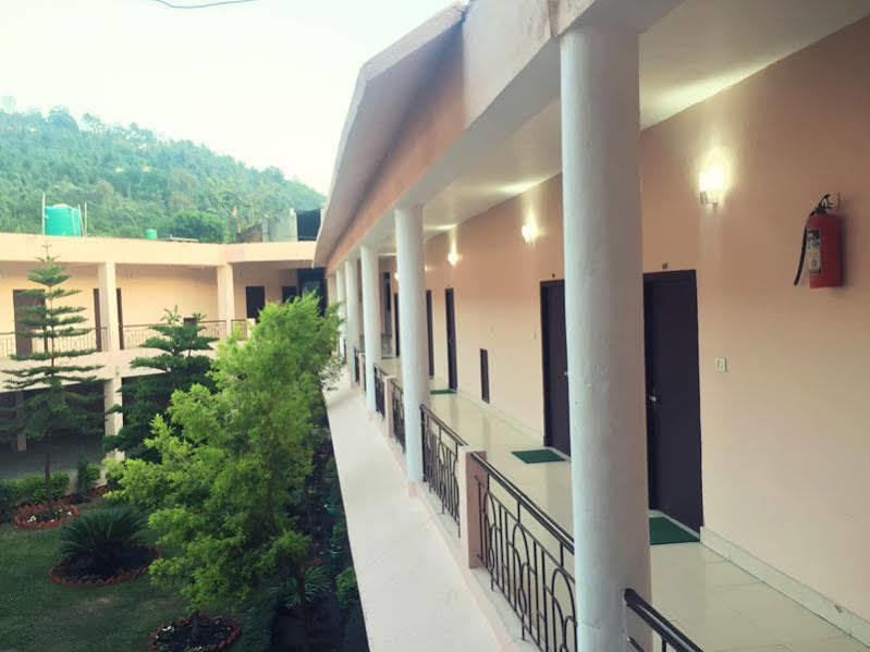 Kanara Hotel Bhīm Tāl Екстериор снимка